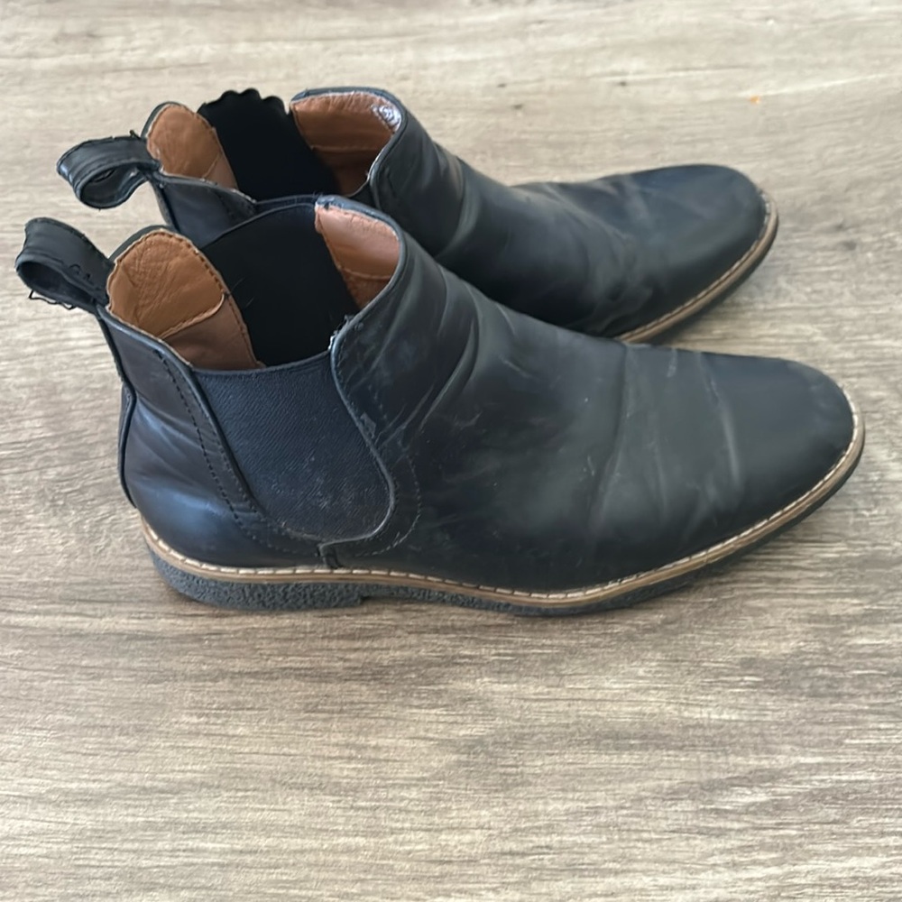 White Stag leather booties size is missing fit like an 8